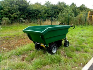 Brouette électrique avec benne en plastique