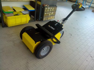 Tracteur-pousseur électrique